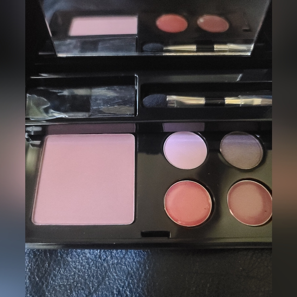 HOST PICK! 🎉🎊Charlotte Tilbury Elizabeth Arden LUX NEW beauty bundle - Picture 6 of 15